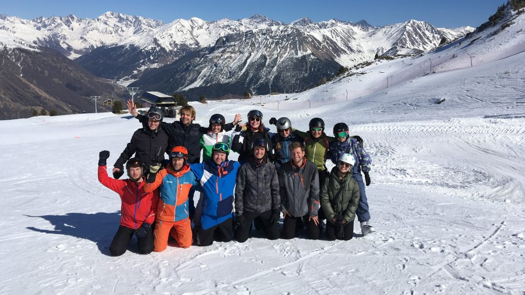 Gruppenbild auf der Piste - Bergstation Schöneben