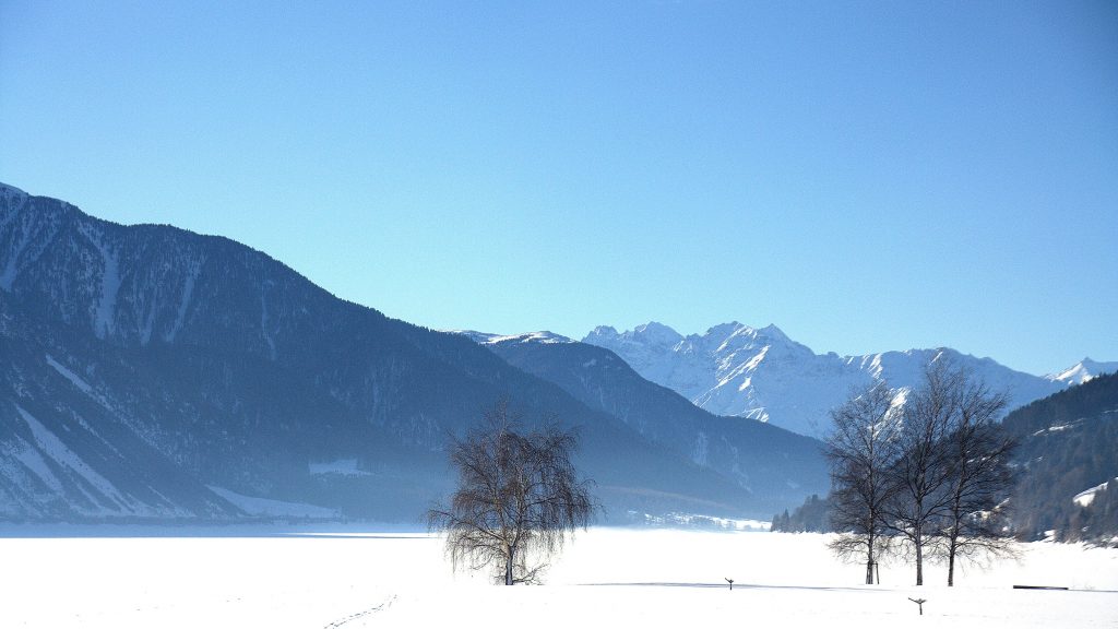 Zugefrorener Reschensee
