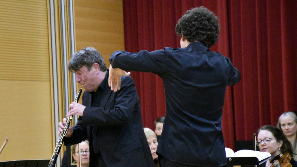 Solist Alexander Ott und Dirigent Jonas Ehrler beim Konzert in Glurns